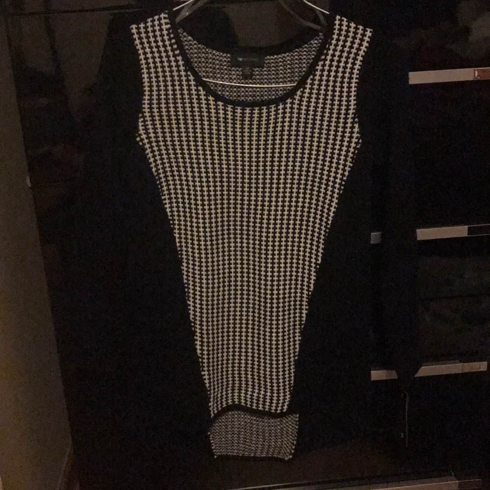 Long sleeve black/checkered sweater